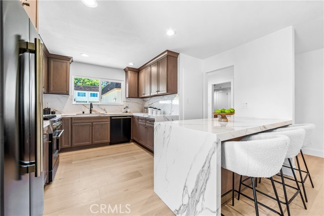 11 Rockrose Way, Irvine CA: https://media.crmls.org/medias/332f50ac-3d88-43c6-b527-4dc98bcb109d.jpg