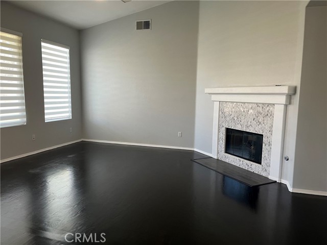 511 Shasta Drive, Corona CA: https://media.crmls.org/medias/332f9531-97c0-46b3-9aaa-35c16caa9a04.jpg