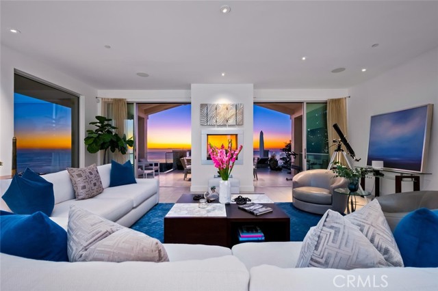 Detail Gallery Image 10 of 45 For 2300 Crestview, Laguna Beach,  CA 92651 - 4 Beds | 4/1 Baths