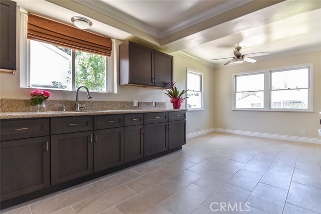 Detail Gallery Image 5 of 22 For 6906 Mclennan Ave, Lake Balboa,  CA 91406 - 3 Beds | 3 Baths