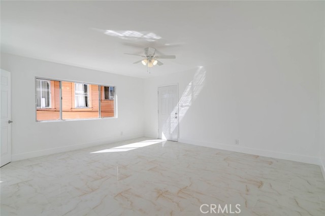 Detail Gallery Image 7 of 22 For 1116 S Berendo St #6,  Los Angeles,  CA 90006 - 3 Beds | 1 Baths