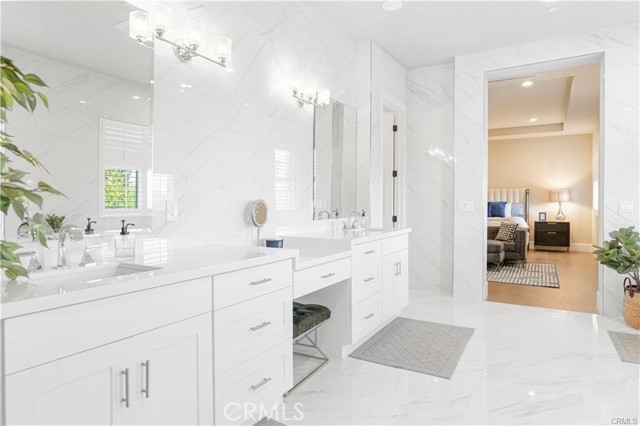 Detail Gallery Image 13 of 30 For 10178 Lightbreeze Cir, Huntington Beach,  CA 92646 - 5 Beds | 5 Baths