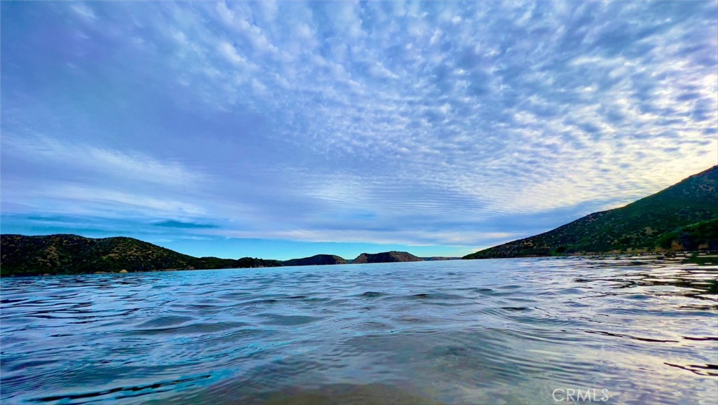https://media.crmls.org/medias/33348f64-ef6f-4b00-89fa-9949c9ee5705.jpg?preset=X-Large
