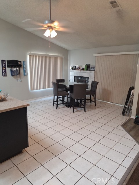 Detail Gallery Image 3 of 18 For 12415 5th Ave, Victorville,  CA 92395 - 3 Beds | 2 Baths