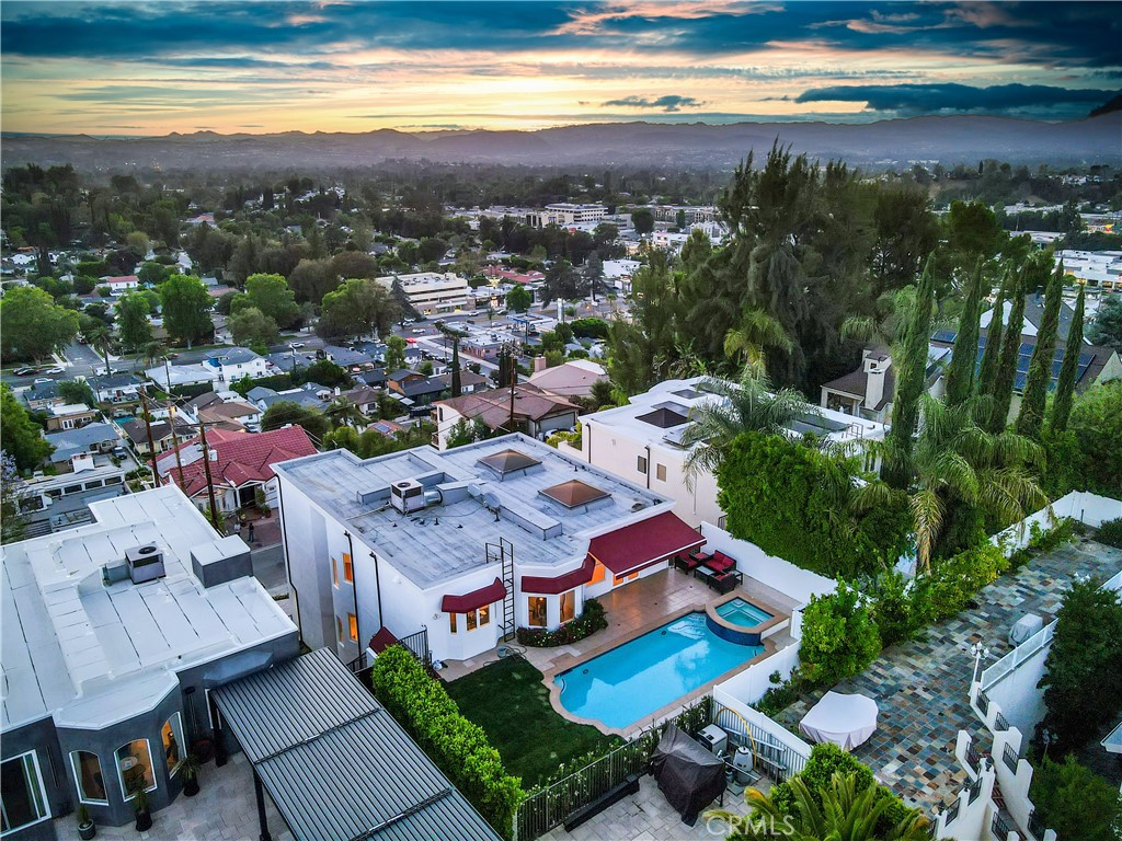 https://media.crmls.org/medias/33364f05-cb3e-473e-8039-c0f4fbfef673.jpg?preset=X-Large