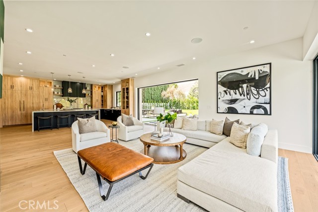Detail Gallery Image 16 of 53 For 12415 Kling St, Studio City,  CA 91604 - 5 Beds | 6/1 Baths