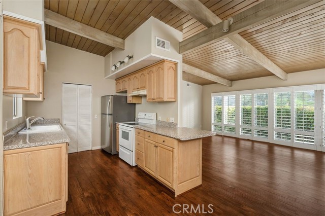 2516 Bayside Drive, Corona del Mar CA: https://media.crmls.org/medias/3336fe15-3502-459e-8430-ba252ca9d2bc.jpg