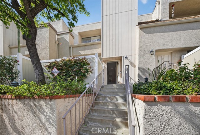 Detail Gallery Image 4 of 43 For 15235 Magnolia Bld #E,  Sherman Oaks,  CA 91403 - 3 Beds | 3 Baths