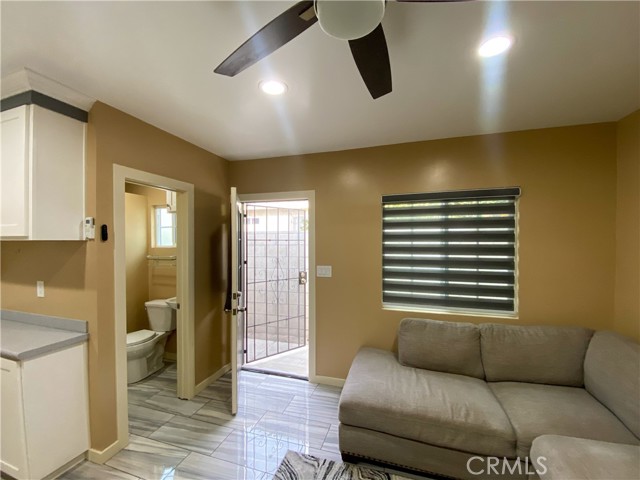 Detail Gallery Image 7 of 13 For 7090 N Atlantic Pl a,  Long Beach,  CA 90805 - 1 Beds | 1 Baths