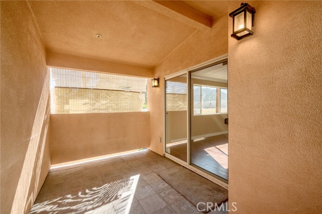 Detail Gallery Image 11 of 31 For 10118 Fernglen #1,  Tujunga,  CA 91042 - 3 Beds | 2/1 Baths