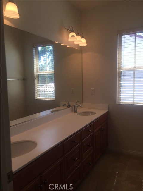 211 Mantle, Irvine CA: https://media.crmls.org/medias/33384160-76d9-4c1b-b1cc-8f6dc5a1b767.jpg