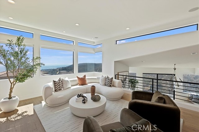 Detail Gallery Image 17 of 53 For 1425 Skyline, Laguna Beach,  CA 92651 - 4 Beds | 3/1 Baths