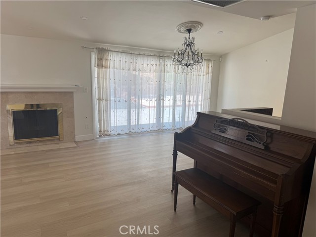 20537 Aetna Street, Woodland Hills CA: https://media.crmls.org/medias/33389e50-04b9-4532-bcda-2006bda4a4ff.jpg