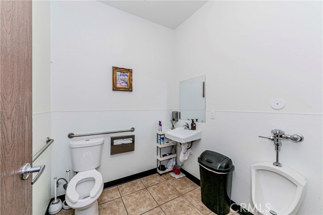 Image 17 of 30 For 702 Holt Avenue