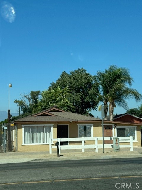1053 Sixth St, Norco CA: https://media.crmls.org/medias/333b7e4b-058d-42cb-944e-a72fef0b74ff.jpg