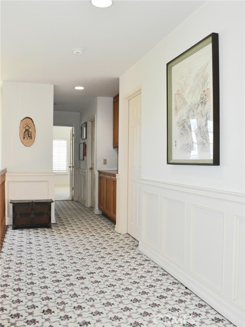 Detail Gallery Image 5 of 10 For 1046 W Westridge Ct, Upland,  CA 91786 - 4 Beds | 3 Baths