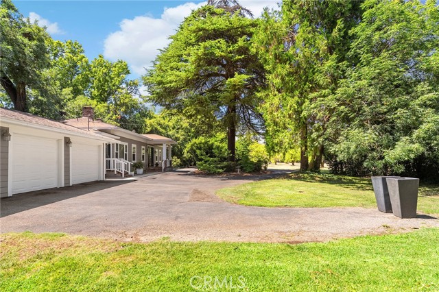 2176 Bidwell Avenue, Chico CA: https://media.crmls.org/medias/333cfe9c-bdaf-4094-ba67-80a68820bda2.jpg