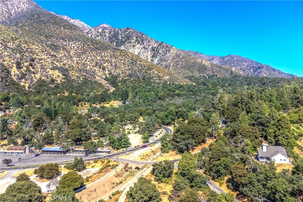 https://media.crmls.org/medias/333d8c96-4eb4-45d1-8d3d-56fedaf548b7.jpg?preset=X-Large