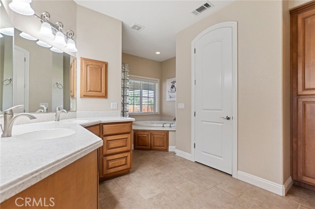 Detail Gallery Image 41 of 73 For 14260 Chinook Rd, Apple Valley,  CA 92307 - 5 Beds | 5/3 Baths