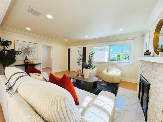Detail Gallery Image 10 of 22 For 4715 5th Ave, Los Angeles,  CA 90043 - 4 Beds | 2 Baths