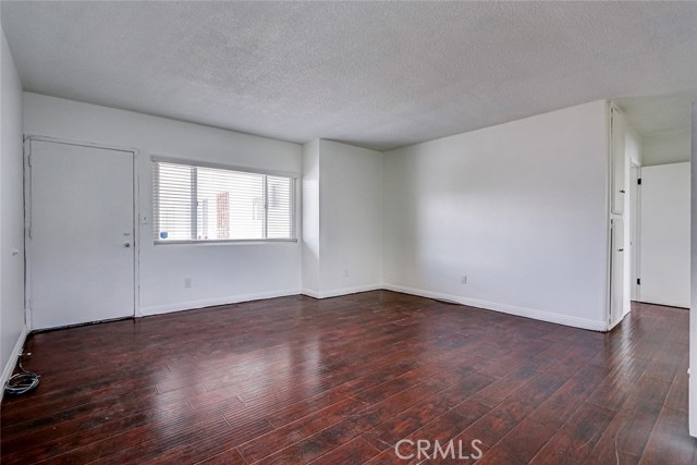 4207 Manhattan Beach Boulevard, Lawndale CA: https://media.crmls.org/medias/333ee15c-8470-49c8-8f40-1d275036a9c9.jpg
