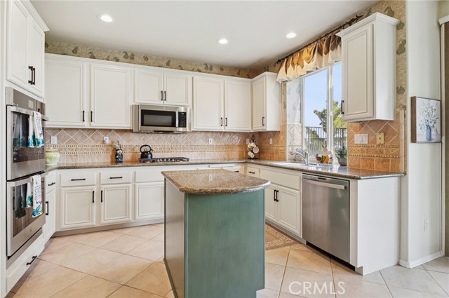 Detail Gallery Image 17 of 65 For 20504 Bergamo Way, Porter Ranch,  CA 91326 - 5 Beds | 3 Baths