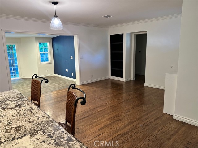 Detail Gallery Image 6 of 36 For 18406 Bessemer St, Tarzana,  CA 91335 - 3 Beds | 2 Baths