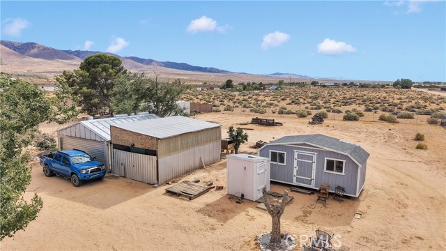 10378 Willow Wells Avenue, Lucerne Valley CA: https://media.crmls.org/medias/333fd4fc-856b-4ff2-a5b6-68649a8f4a9e.jpg