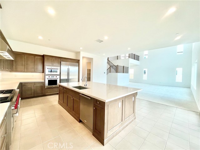 Detail Gallery Image 8 of 40 For 27533 Elderberry Dr, Valencia,  CA 91381 - 5 Beds | 5/1 Baths