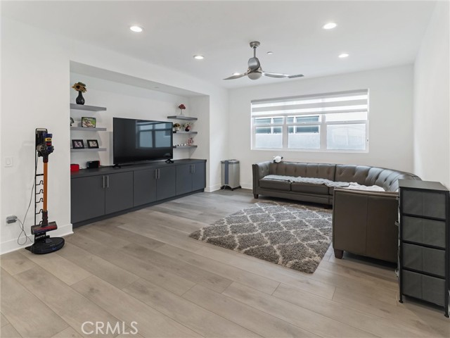 Detail Gallery Image 17 of 43 For 20725 W Liana Ct, Porter Ranch,  CA 91326 - 5 Beds | 5/1 Baths