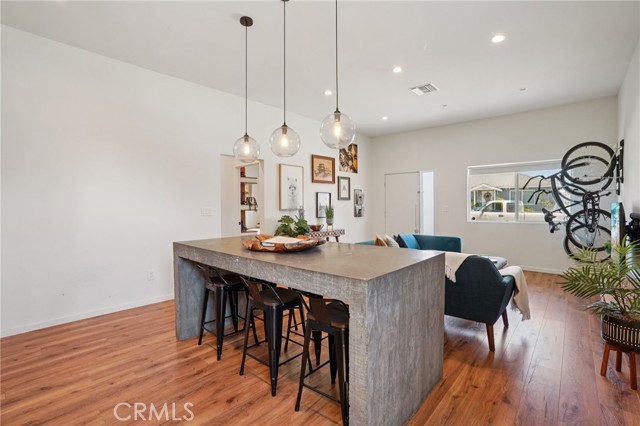 1401 Termino Avenue, Long Beach CA: https://media.crmls.org/medias/33417645-1273-475f-acaf-5c951e78d732.jpg