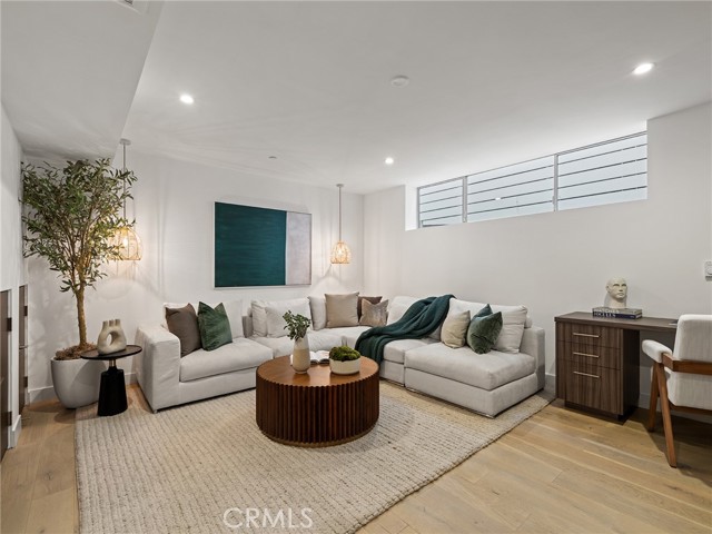 Detail Gallery Image 17 of 29 For 320 35th Street, Manhattan Beach,  CA 90266 - 4 Beds | 4/1 Baths