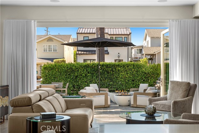 712 Marguerite Avenue, Corona del Mar CA: https://media.crmls.org/medias/33423ad4-b491-472a-af44-6220651a2d74.jpg