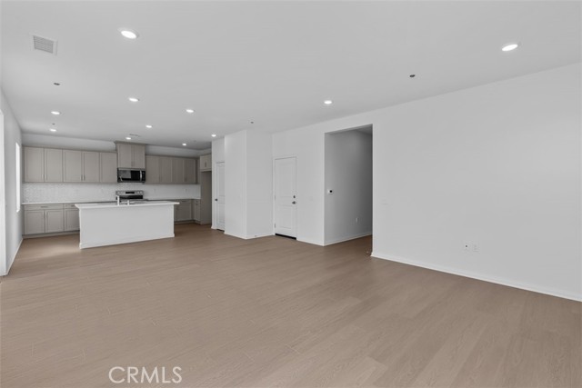 Detail Gallery Image 3 of 16 For 12793 Fuji Cir, Corona,  CA 92883 - 4 Beds | 3 Baths