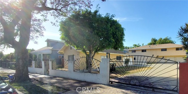 1003 W Myrtle Street, Santa Ana CA: https://media.crmls.org/medias/33431790-7547-499b-b5c5-3ca7196522d6.jpg