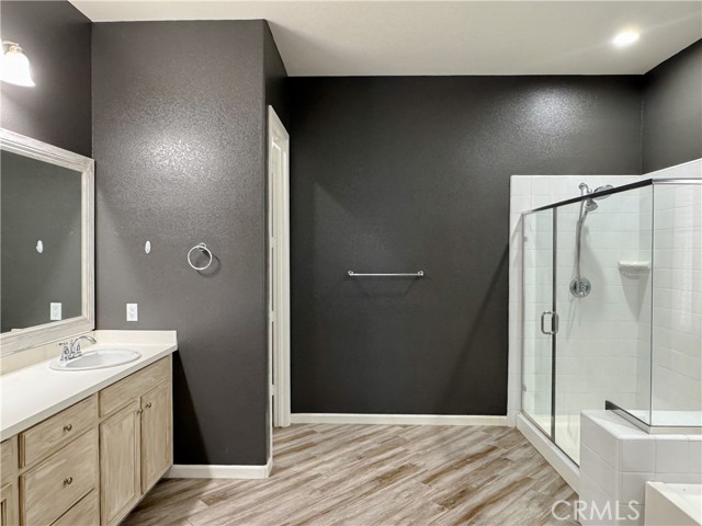 Detail Gallery Image 43 of 56 For 15527 Avanti Dr, Bakersfield,  CA 93314 - 4 Beds | 3/1 Baths