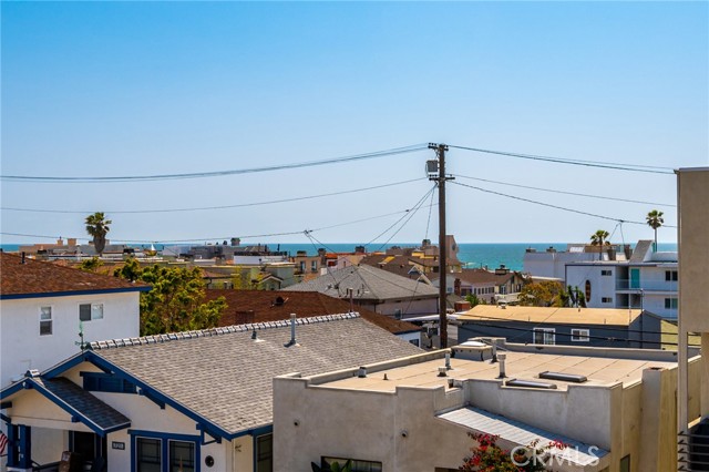 738 Manhattan Avenue, Hermosa Beach, California 90254, 5 Bedrooms Bedrooms, ,3 BathroomsBathrooms,Residential,Sold,Manhattan,SB23159527