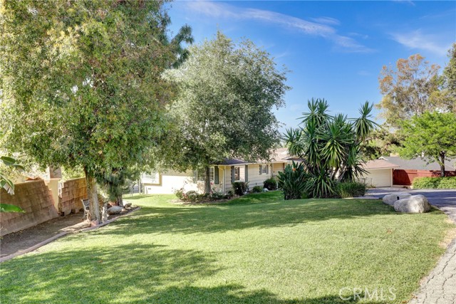 2307 Cameron Avenue, Covina CA: https://media.crmls.org/medias/3344a415-9e1d-47e9-b4d4-cd52e0b03d42.jpg