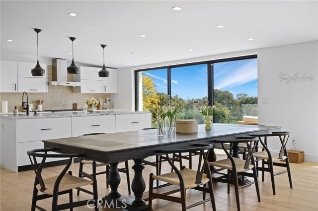 Detail Gallery Image 6 of 25 For 1812 Navy, Santa Monica,  CA 90405 - 5 Beds | 3 Baths