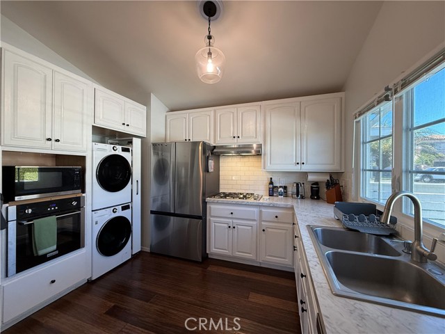 Detail Gallery Image 2 of 14 For 8372 Hillhead Dr, Huntington Beach,  CA 92646 - 3 Beds | 1 Baths