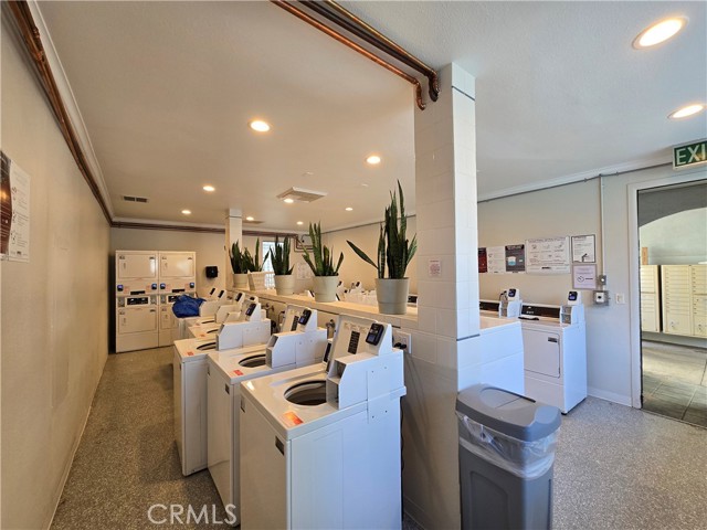 Detail Gallery Image 24 of 31 For 18645 Hatteras St #161,  Tarzana,  CA 91356 - 2 Beds | 1/1 Baths