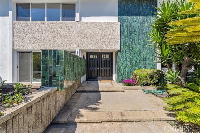 6451 E Shire Way, Long Beach CA: https://media.crmls.org/medias/33484479-3c7f-4a29-925e-7f6e13c649f1.jpg