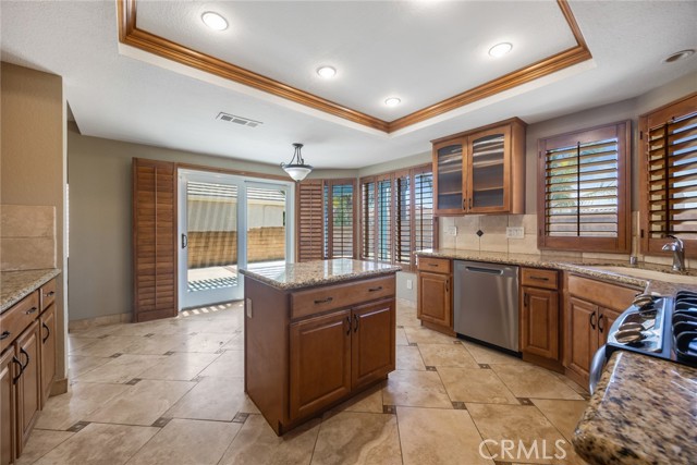 5795 Blackbird Lane, La Verne CA: https://media.crmls.org/medias/3348b0e9-849a-4b11-90eb-c70ccc366f39.jpg