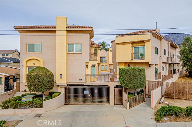 Detail Gallery Image 1 of 37 For 6939 Greeley St #112,  Tujunga,  CA 91042 - 3 Beds | 2/1 Baths