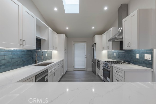 Detail Gallery Image 7 of 40 For 633 Vista Bonita, Newport Beach,  CA 92660 - 3 Beds | 2/1 Baths