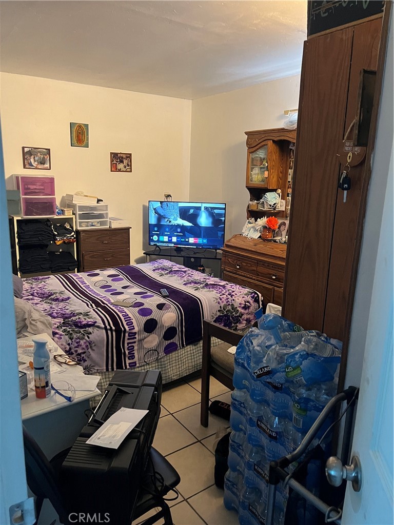 https://media.crmls.org/medias/3348f5ba-afcf-4bb3-90f0-dbf06c7578f4.jpg?preset=X-Large