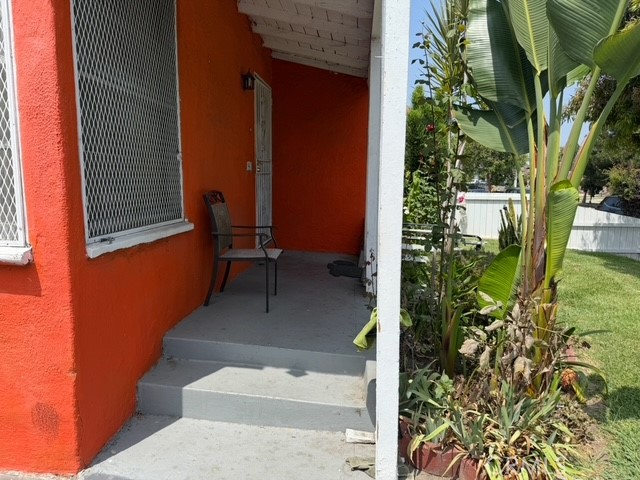 Detail Gallery Image 3 of 14 For 5951 S Van Ness Ave, Los Angeles,  CA 90047 - 2 Beds | 1 Baths