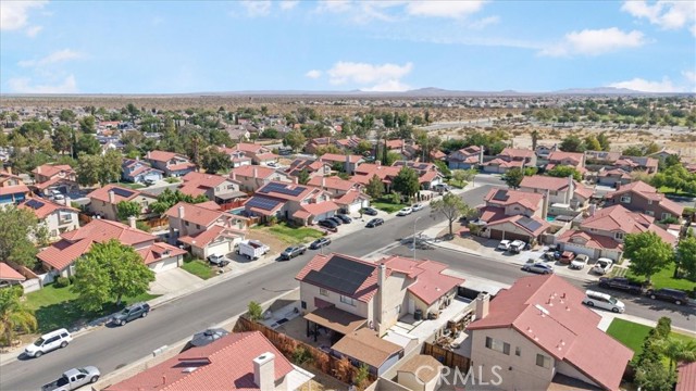 37913 53rd E Street, Palmdale CA: https://media.crmls.org/medias/33496b2f-59c5-480a-a75f-86a0aa872dd4.jpg