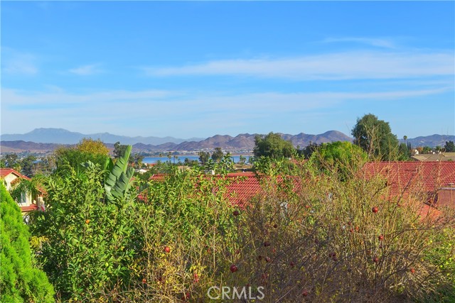 Detail Gallery Image 7 of 34 For 15660 Lake Ridge Rd, Lake Elsinore,  CA 92530 - 4 Beds | 2/1 Baths