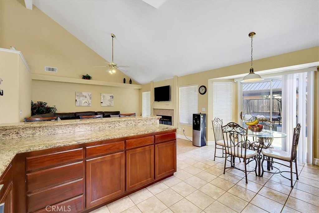 https://media.crmls.org/medias/3349a256-8c01-44f0-81e4-9c17071ea2c7.jpg?preset=X-Large